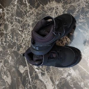 Nike Court Borough Mid toddler sneakers,size 10C
